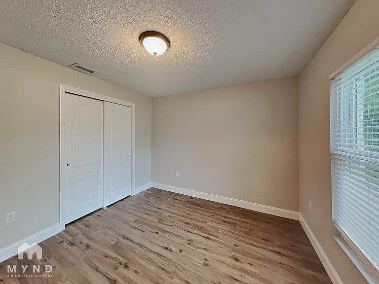 2069 Banbury Ln — Photo 11