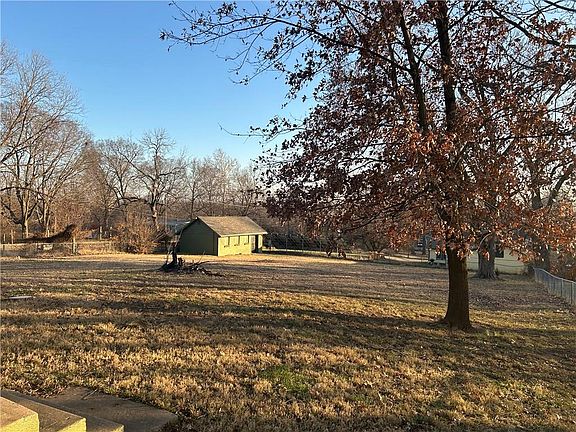 4th image of 301 NW 81st St