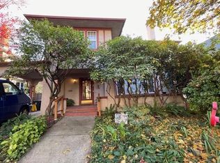 3136 NE Couch St APT A, Portland, OR 97232