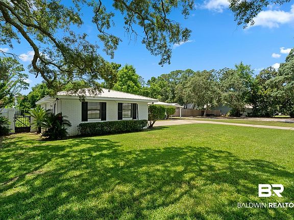 3rd image of 405 Hilltop Dr