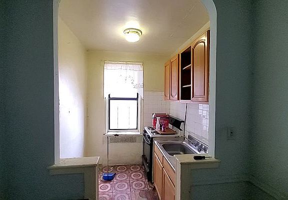 5th image of 2285 Bathgate Ave #F1