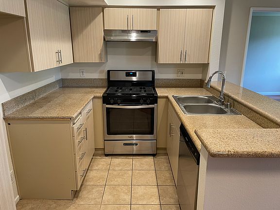 4th image of 615 W Milford St #3a1db4bc2