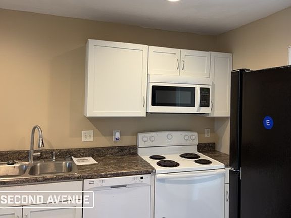 2nd image of 400 Sunnymeade Dr