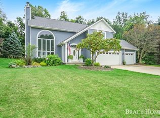 6372 Los Altos Dr NE, Rockford, MI 49341