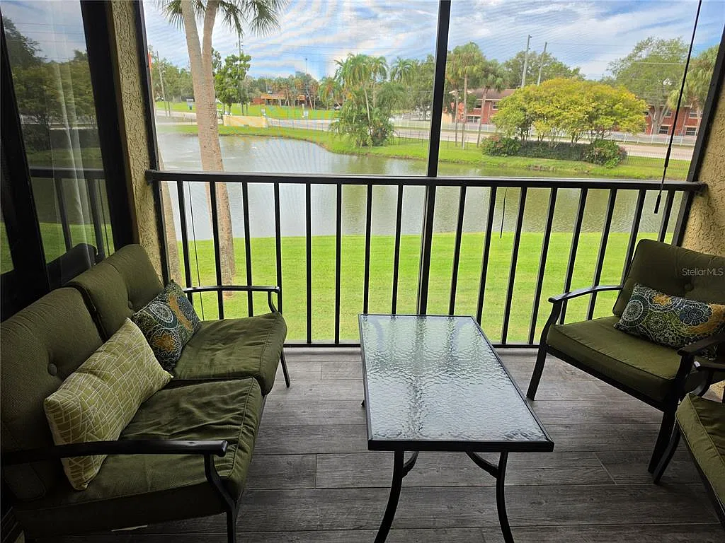 2 bed, 2.0 bath, 910 sqft, $2,400 — Photo 1