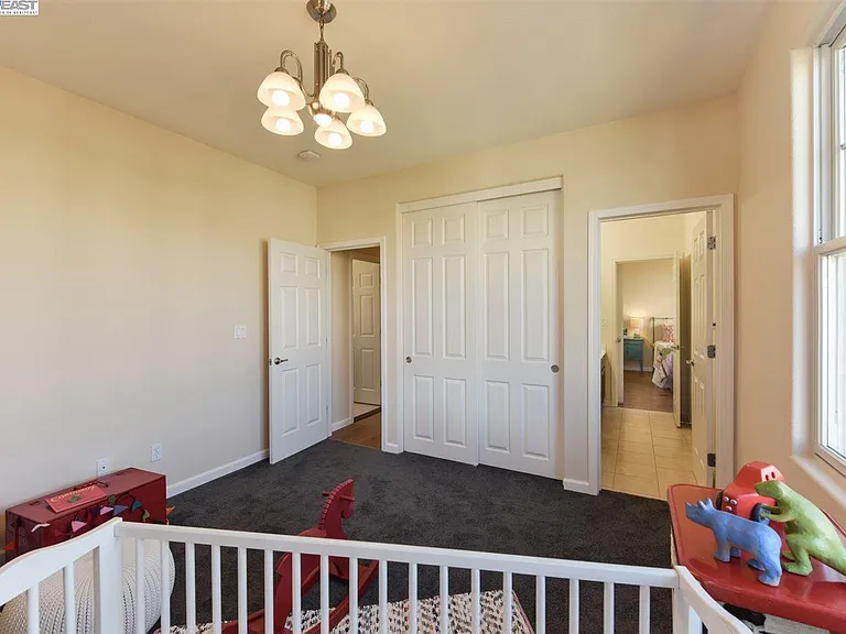 211 Kingfisher Ave — Photo 32