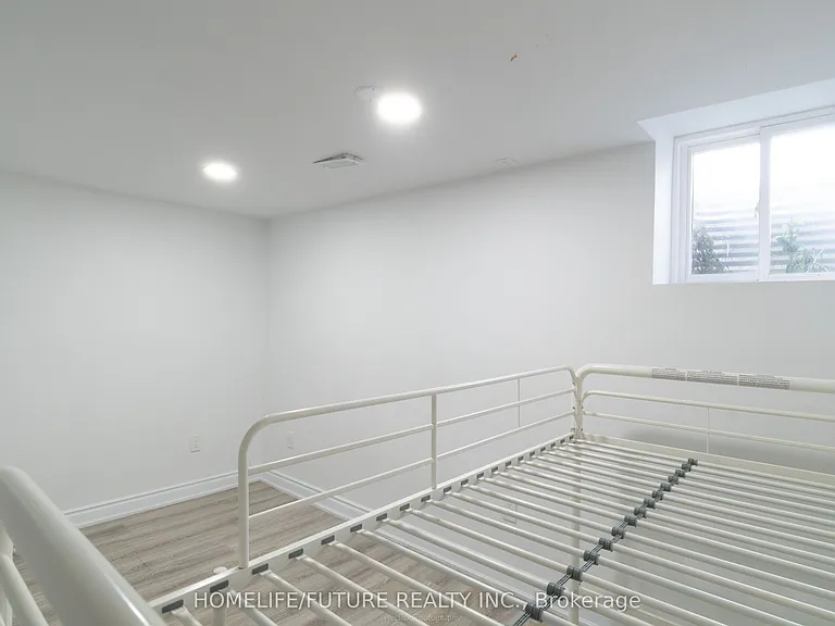 72 Sandford Cres #BASEMENT — Photo 13