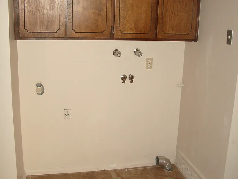 475-477 Delta Cir — Photo 11