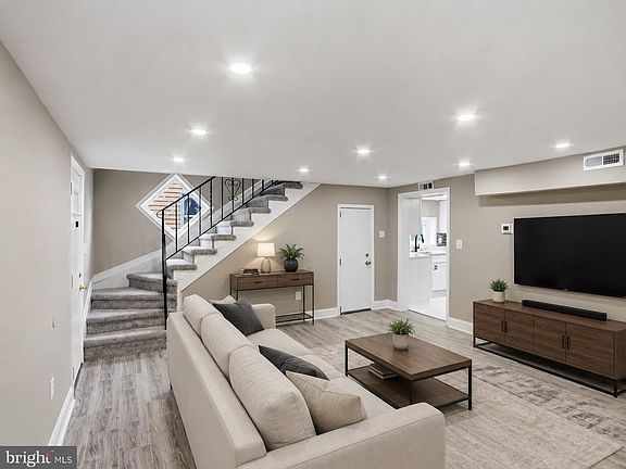 5th image of 42 Winters Ln