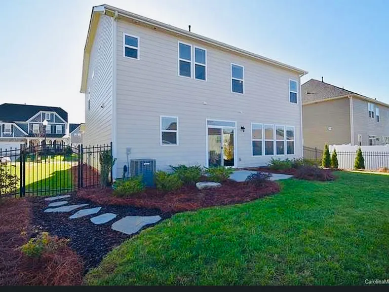 1031 Slew O Gold Ln — Photo 9