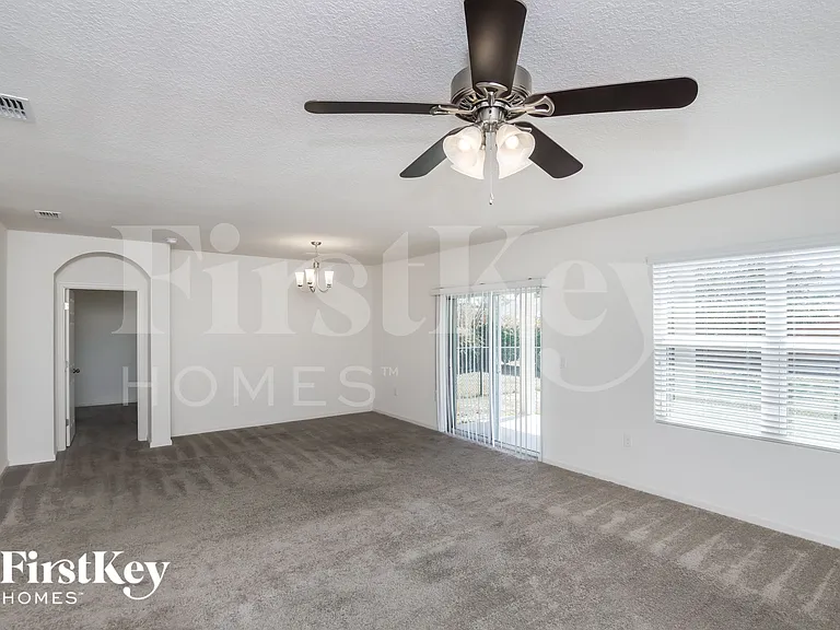 374 Sauders Rd SE — Photo 4