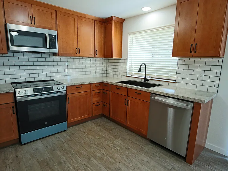 9821 N Indian Trail Rd — Photo 8