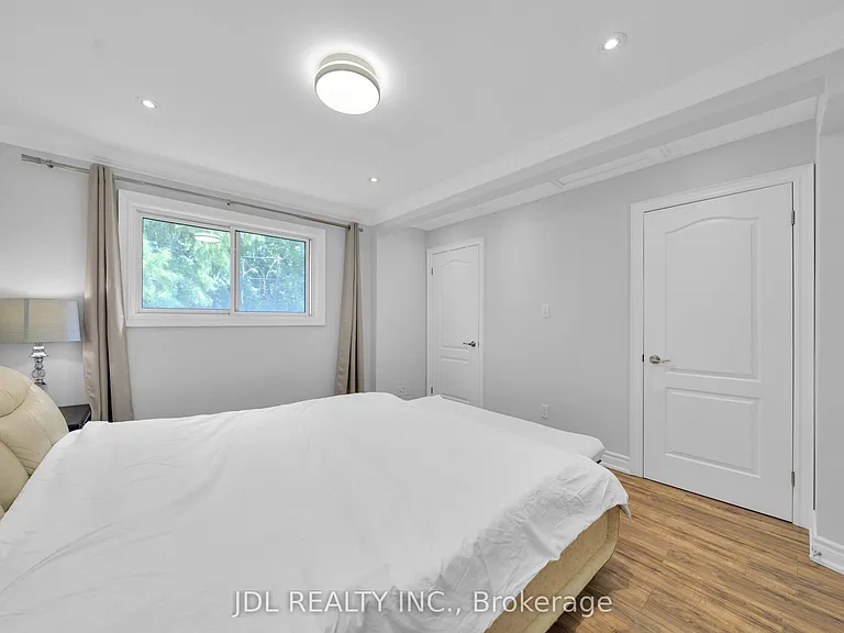 53 Southdale Dr — Photo 18