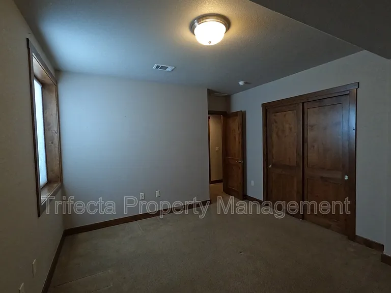1032 Hessen Dr — Photo 21