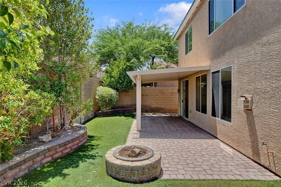 5 bed, 3.0 bath, 2260 sqft, $2,495 — Photo 2