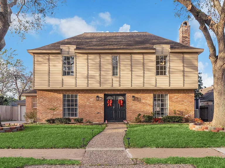 15302 La Mancha Dr — Photo 1