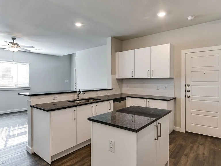 653 Blackland Dr — Photo 7