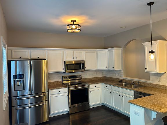 4th image of 10 Rowse Dr