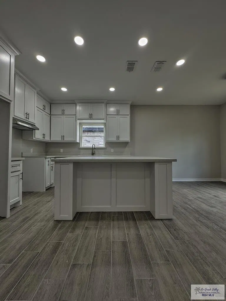 4 bed, 1600 sqft, $1,700 — Photo 4