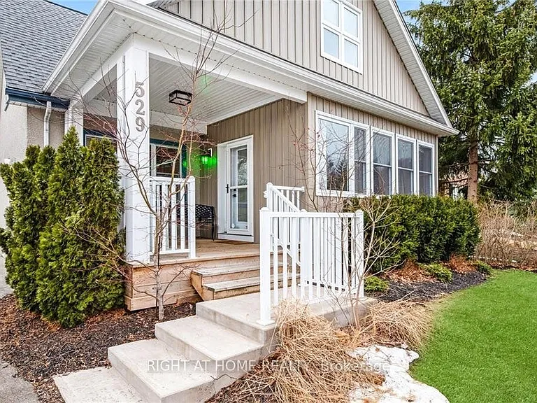 529 Simcoe St — Photo 2