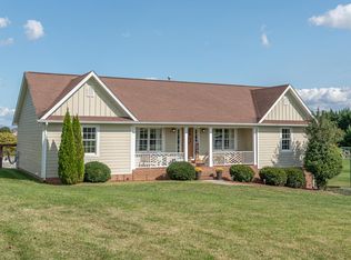 1052 Country Club Rd, Troutville, VA 24175