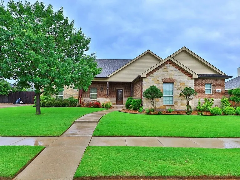 525 Marlin Dr — Photo 1