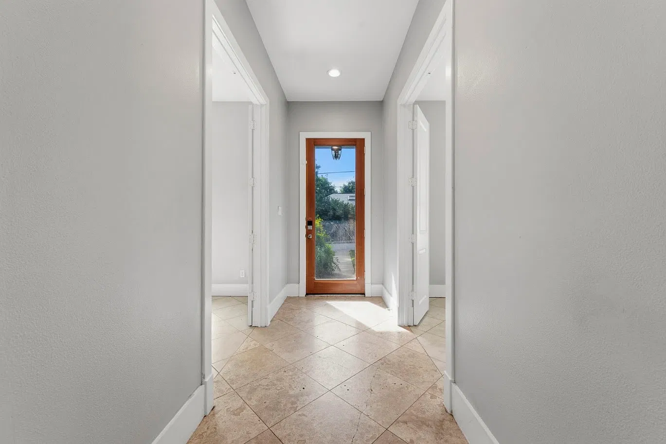 7 bed, 2640 sqft, $7,500 — Photo 3