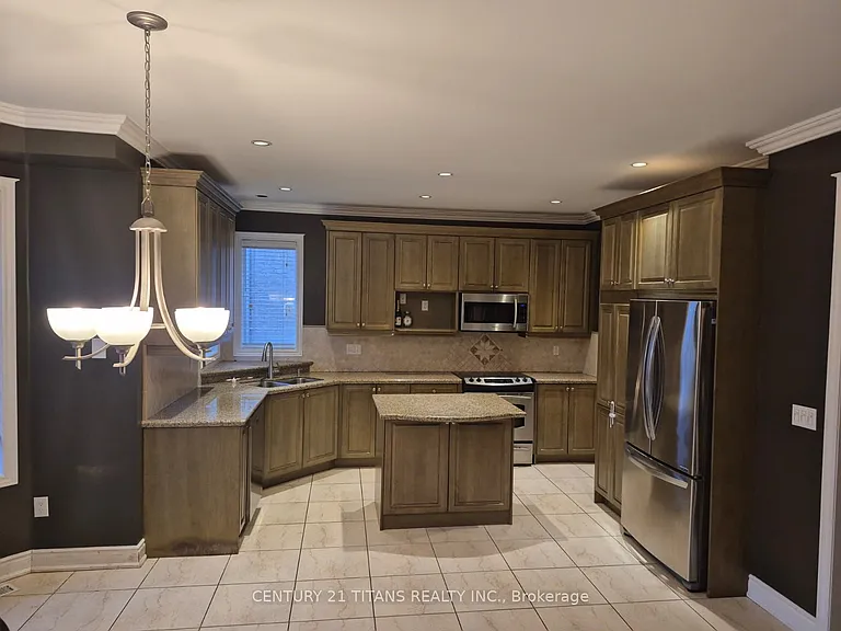 170 Tawny Cres — Photo 10