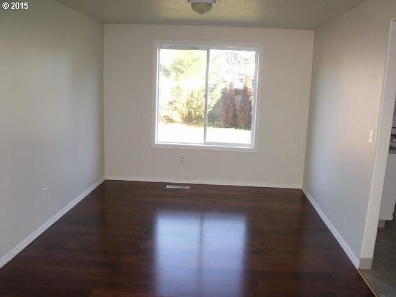 4th image of 7418 NE 64th Cir