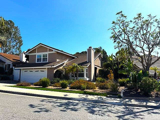 1st image of 7 Carob Dr