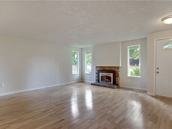 3rd image of 2510 Lodgepole Dr SE