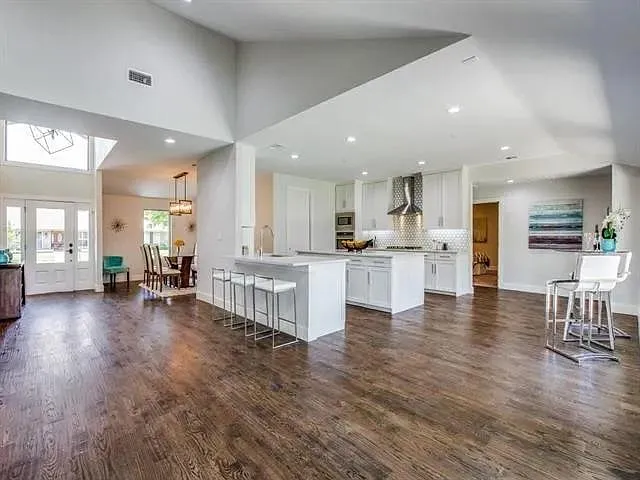 4 bed, 4.5 bath, 3004 sqft, $6,700 — Photo 2