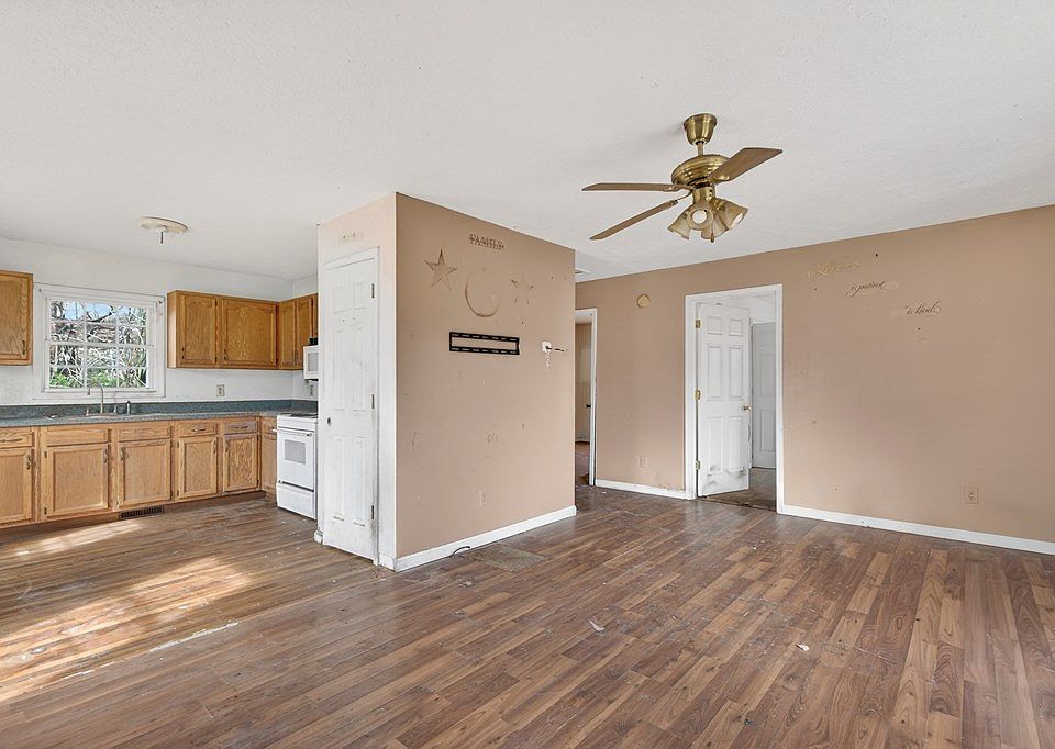 7th image of this home