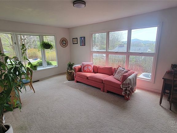 3rd image of 410 Poplar Hill Drive