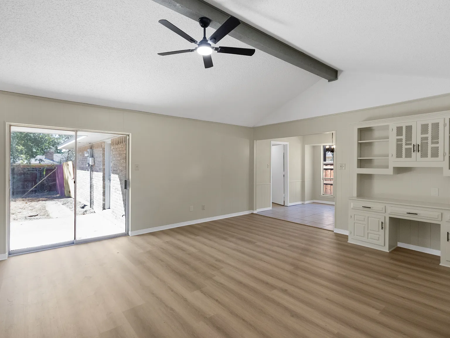 3 bed, 1976 sqft, $2,150 — Photo 4