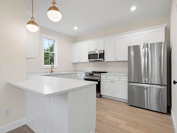 5th image of 6028 Ridgeview Cir