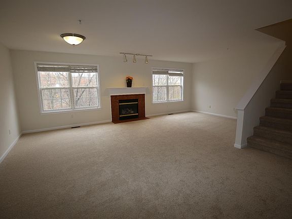 3rd image of 3048 Barclay Way
