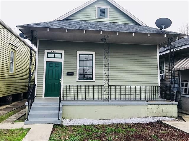 1st image of 823 De Armas St