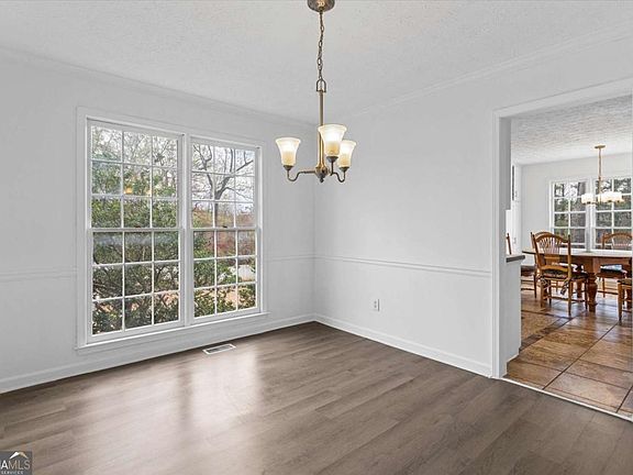 5th image of 870 Hounds Ridge Ct
