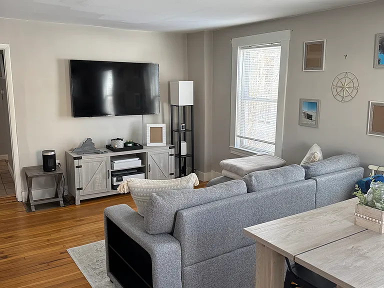 58 Mount Vernon St #1 — Photo 2