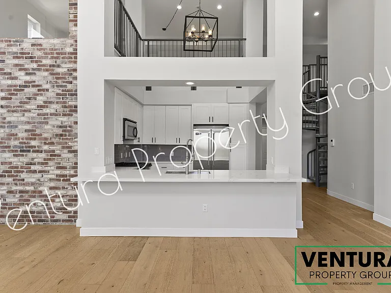 1901 S Victoria Ave #204 — Photo 6