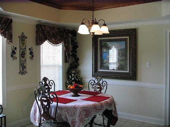 3rd image of 270 Windy Oaks Dr