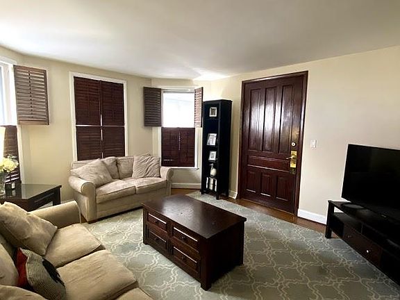 3rd image of 232 Ashland Ave