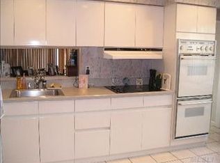 2068 Berkley Ln, Merrick, NY 11566