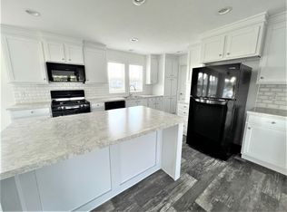16114 Suffolk Dr, Holly, MI