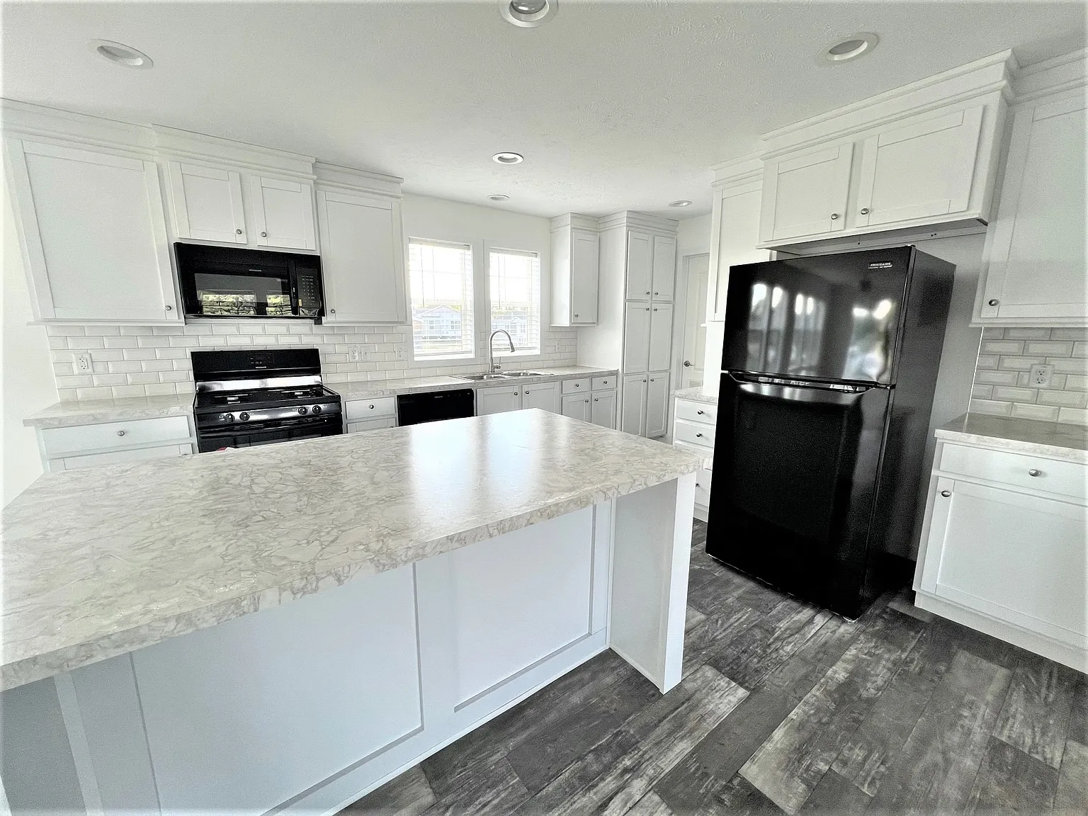 16114 Suffolk Dr photo 1