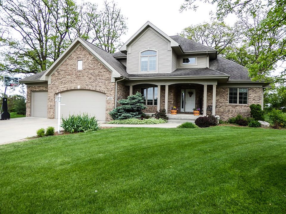 1st image of 221 Oak Wood Cir