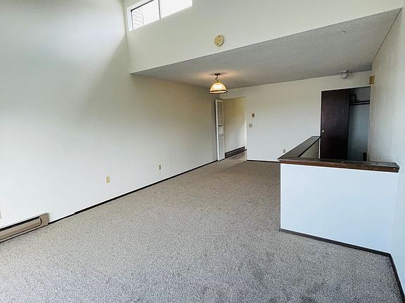 5th image of 1005 NE Lindsay St