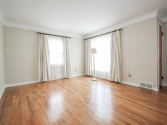 5th image of 11175 Meadowbrook Dr