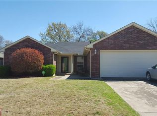 334 Pinehurst Dr, Midwest City, OK 73130